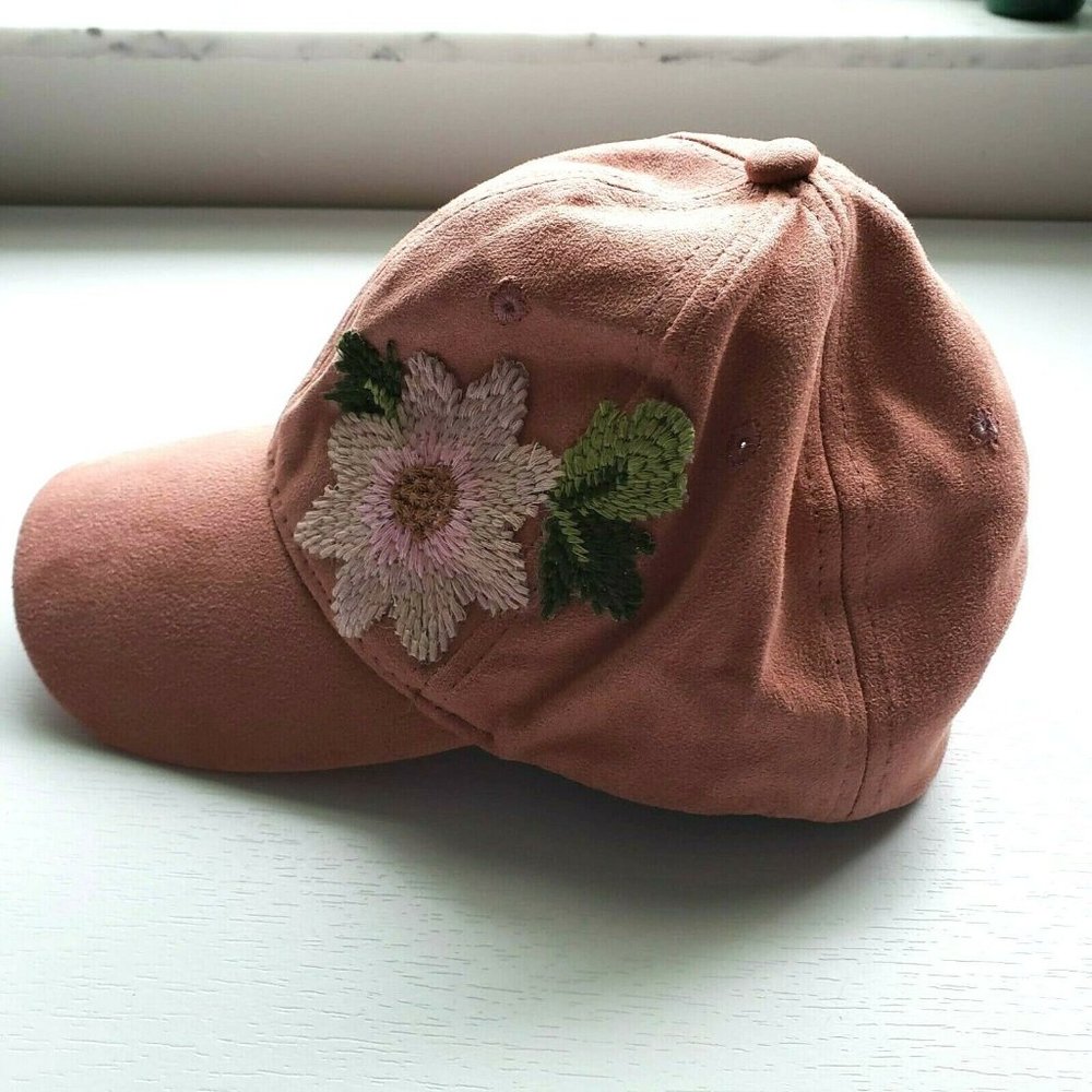 David And Young Flower Suede Ball Chill Cap Hat